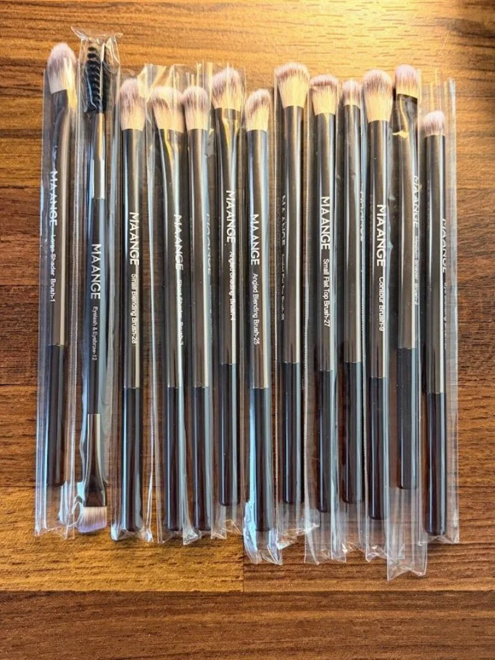 MAANGE 13 PCS Makeup Brushes Angled/Round/Flat Blending Eyebrow Eyeshadow Concea